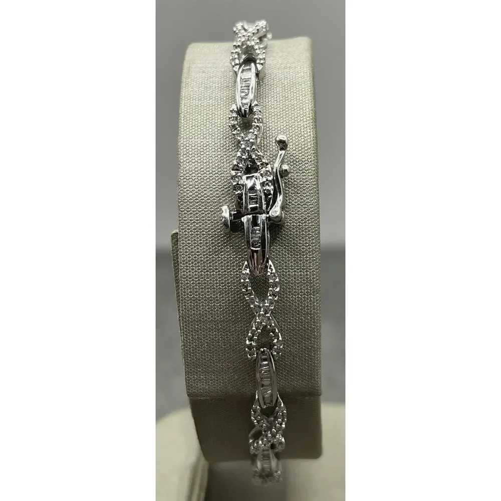 10K White Gold Diamond Infinity Design Bracelet (22102)